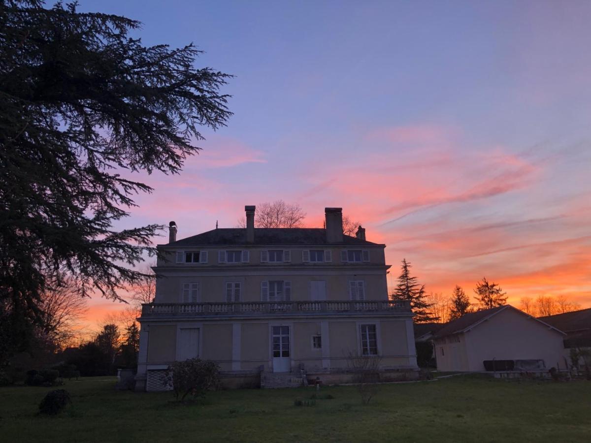 La Maison Au Cedre Alojamento de Acomodação e Pequeno-almoço *